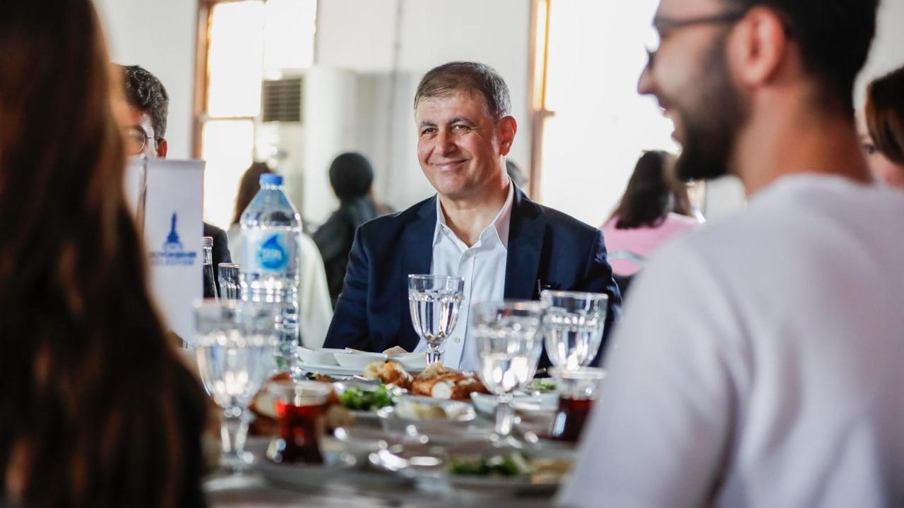 Yuvamız İzmir çocukları “Geleceğin Atölyeleri” projesinde üniversiteli abla ve ağabeyleri ile buluşacak