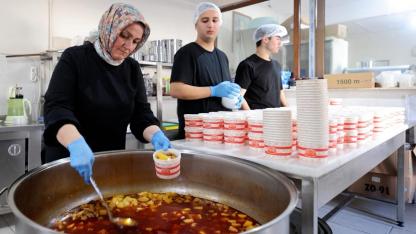 250 vatandaşa her gün sıcak yemek