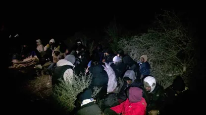 İzmir’de SİHA ve radar destekli operasyon: 79 düzensiz göçmen yakalandı