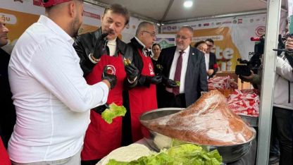 Bahçelievler’de çiğ köfte festivali: 5 ton çiğ köfte dağıtıldı
