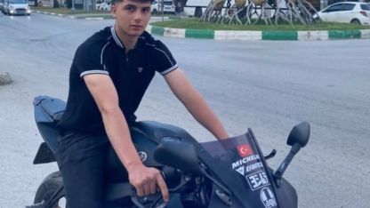 Mezarlıkta otomobilde 2 genç ölü bulundu, otomobilde isimleri yazılı şef bıçağı bulundu