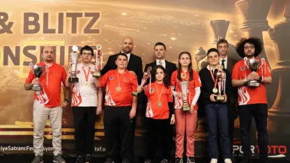 Bakan Bak’tan dünya şampiyonu olan milli satranççılara tebrik mesajı