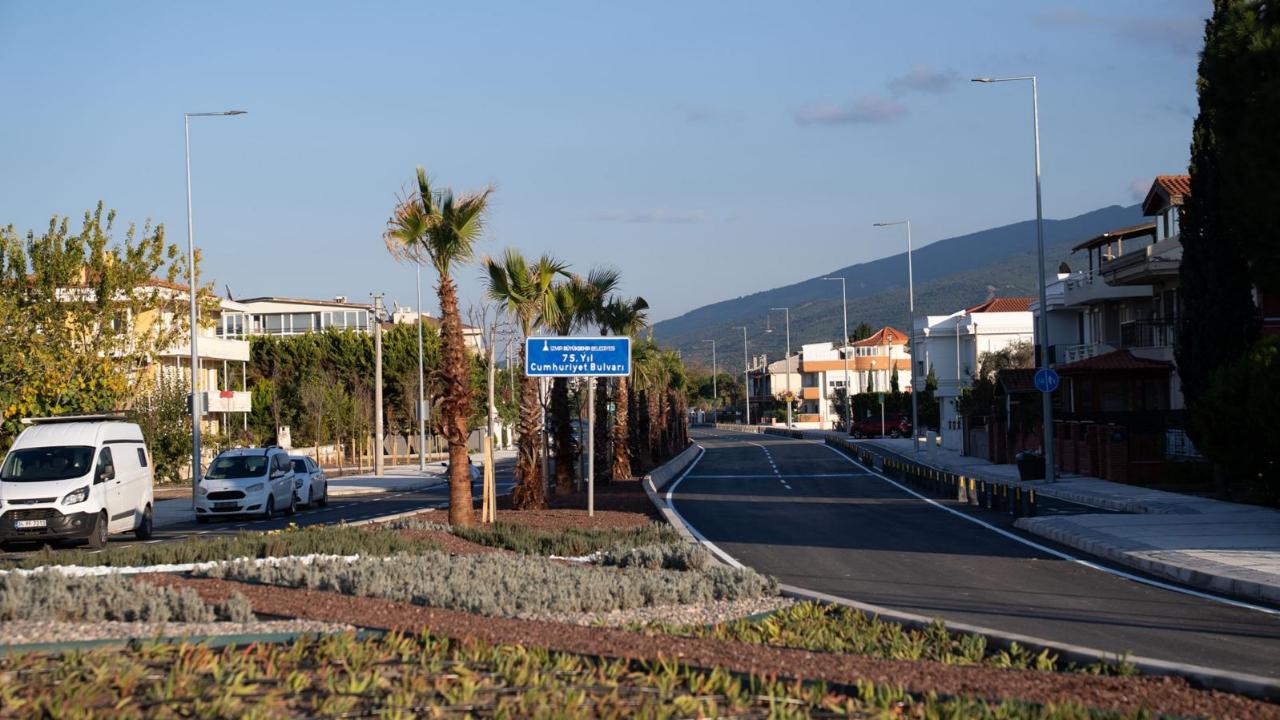 75. Yıl Cumhuriyet Bulvarı&#039;nın ilk etabı trafiğe açıldı