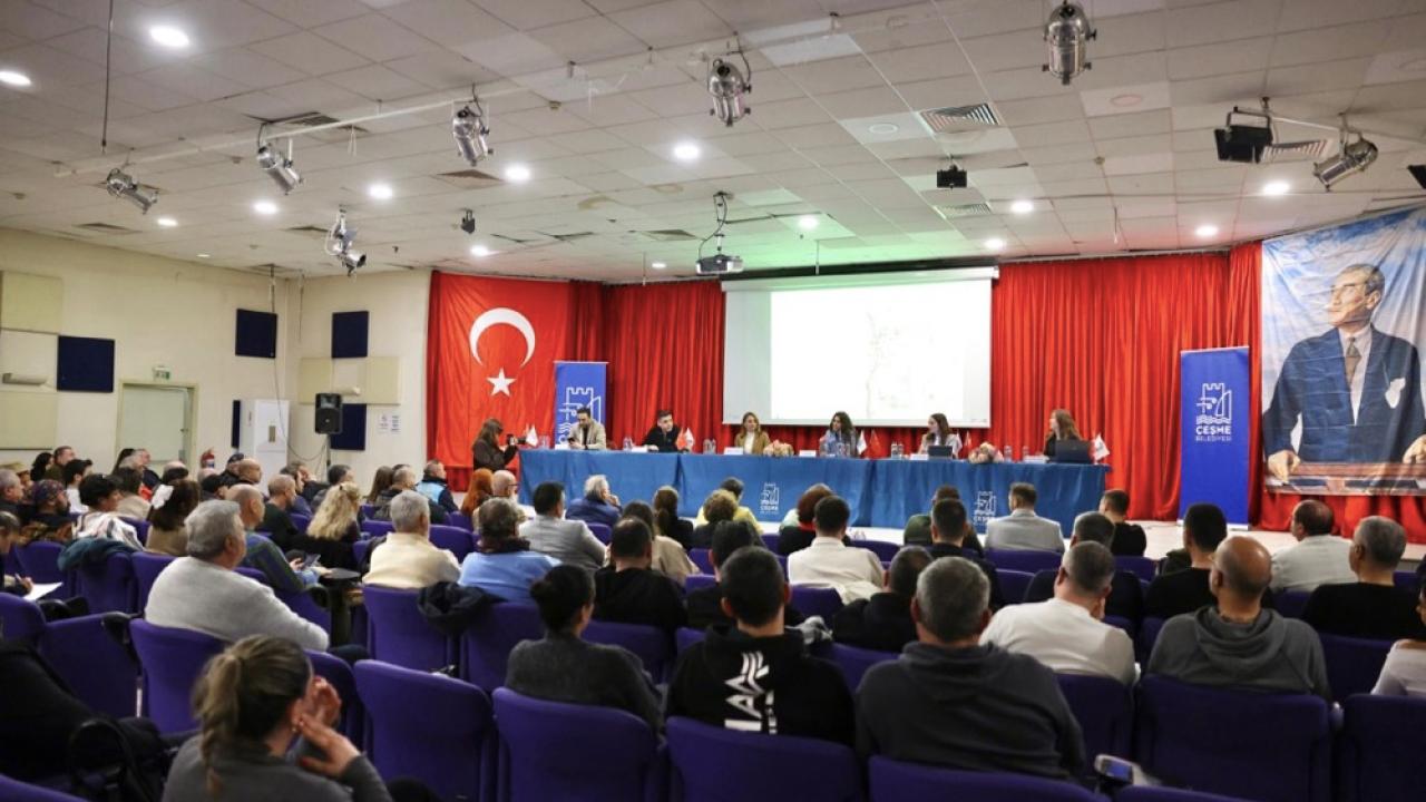 Alaçatı Kentsel Tasarım Rehberi esnafla paylaşıldı: “Alaçatı kimliğine sahip çıkıyor”