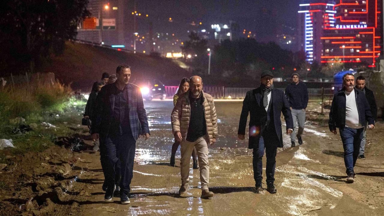 Başkan Ömer Eşki Karacaoğlan’da sahaya indi