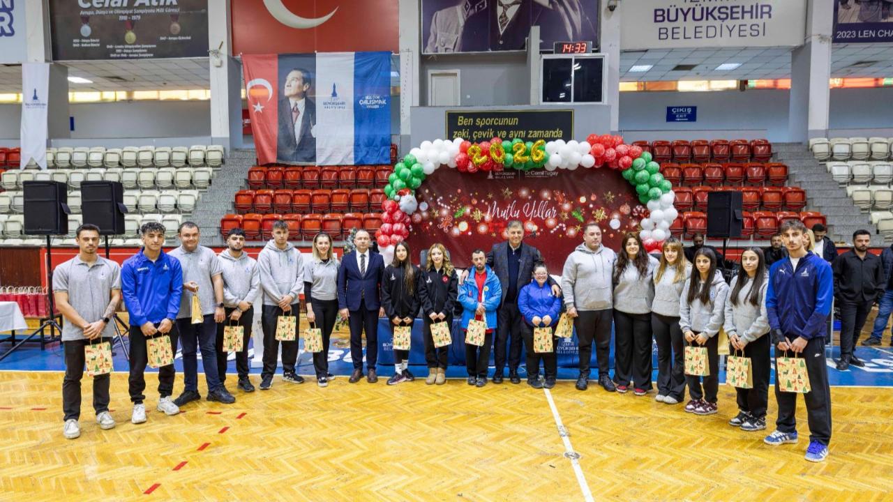 Başkan Tugay, yeni yıl öncesi sporcularla bir araya geldi