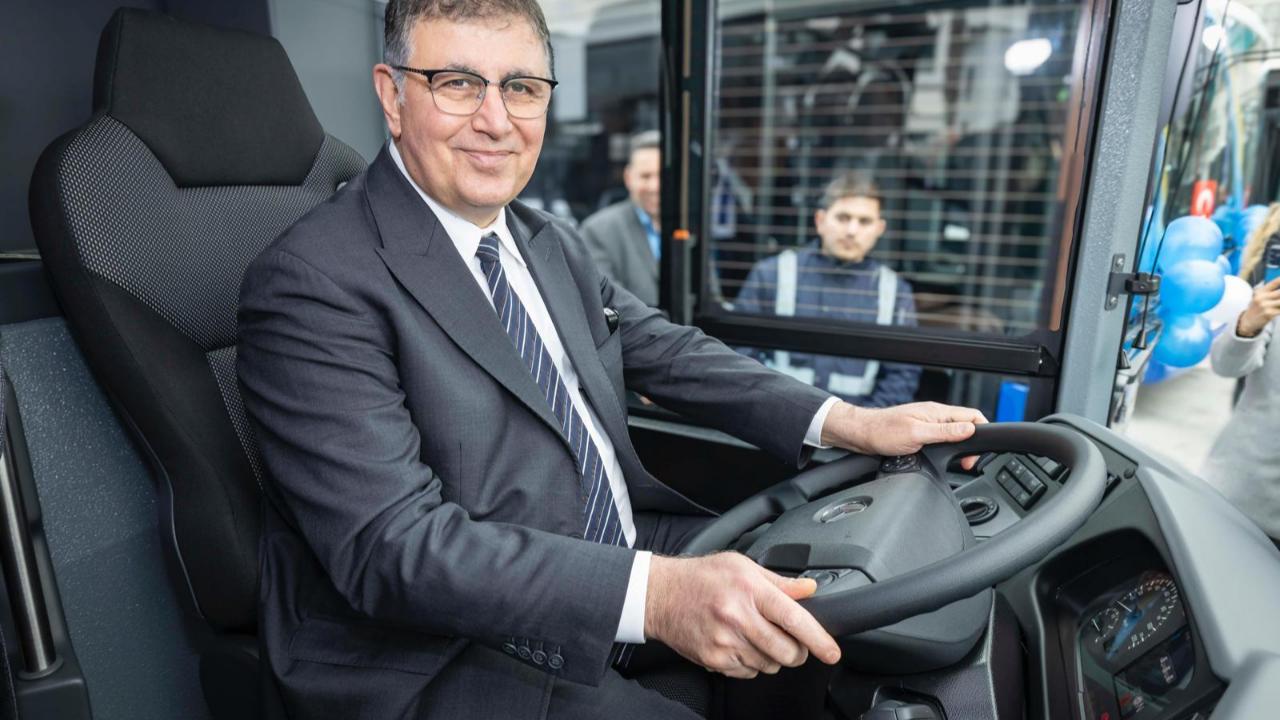 Başkan Tugay’ın Engelliler Günü’nde duyurduğu “Duraktayım” müjdesi hayata geçti