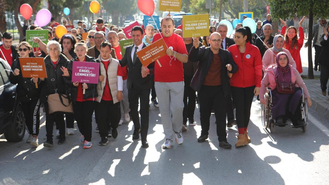 Bayraklı Belediyesi&#039;nden 3 Aralık farkındalık etkinliği