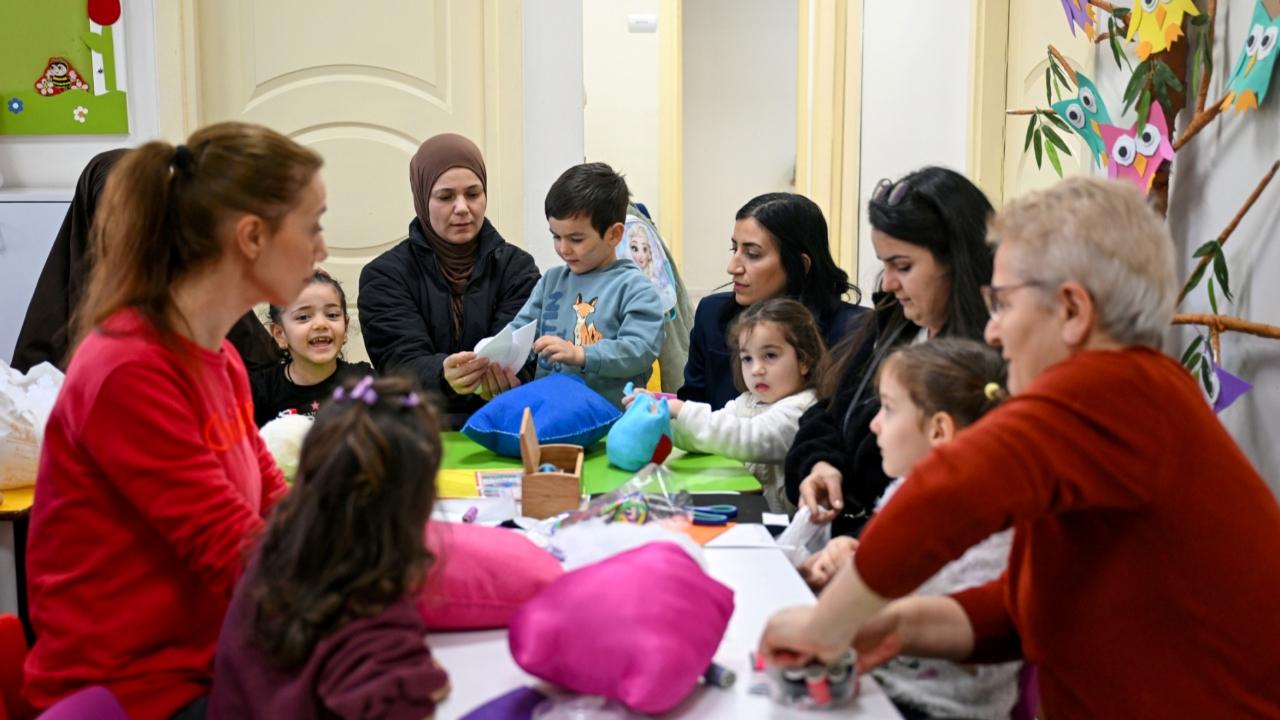 Bornova’da minik eller toprağa dokunuş