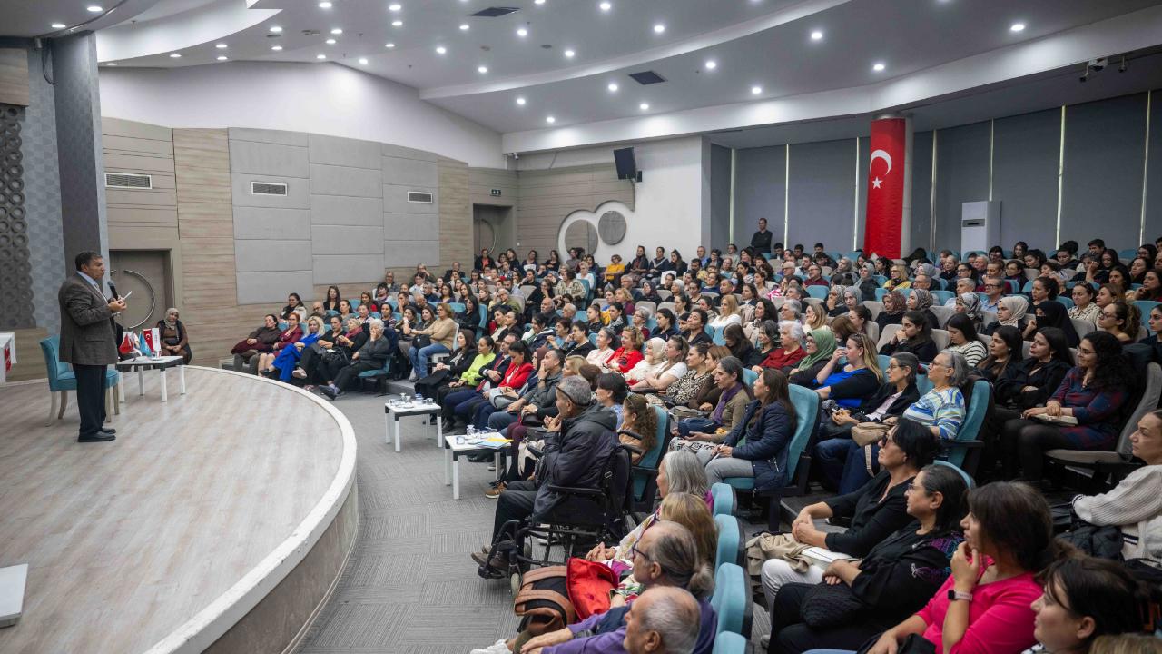 Bornova’da Prof. Dr. Üstün Dökmen ile ilham veren buluşma