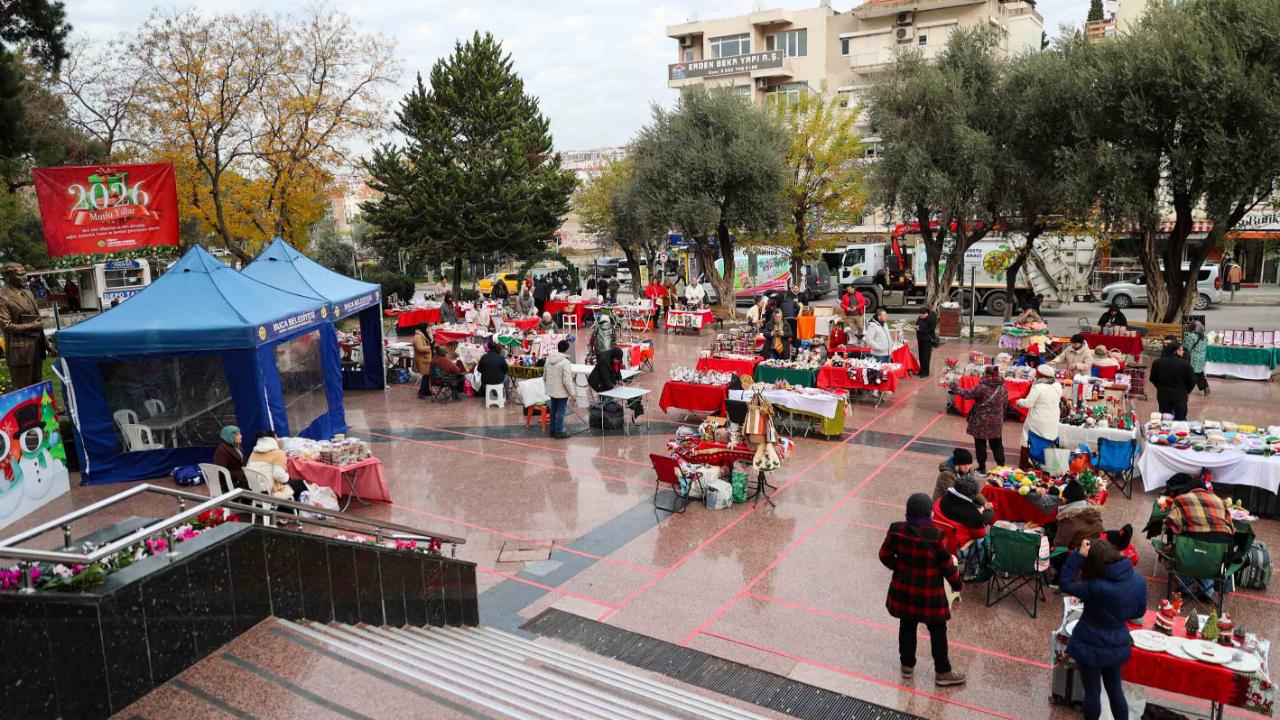 Buca’da yeni yıl pazarına büyük ilgi