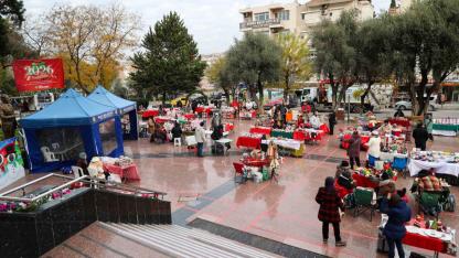 Buca’da yeni yıl pazarına büyük ilgi