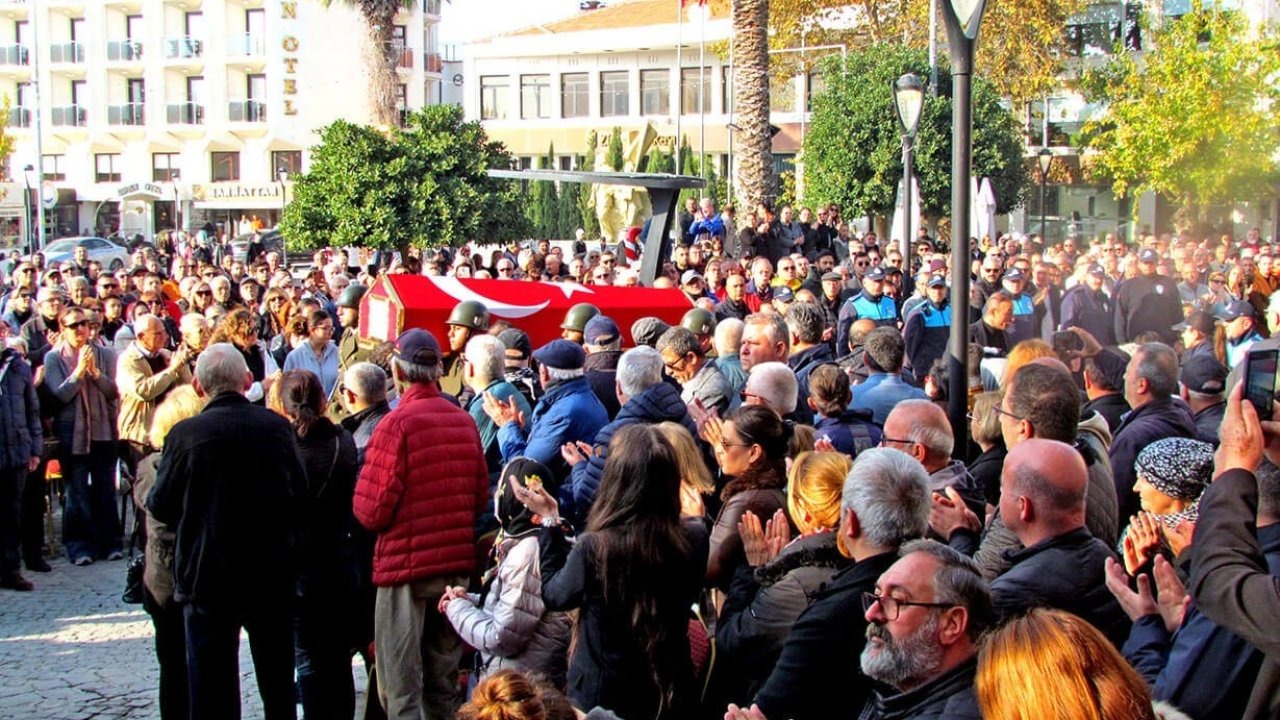 Çeşme’nin eski Belediye Başkanı Tütüncüoğlu, son yolculuğuna uğurlandı