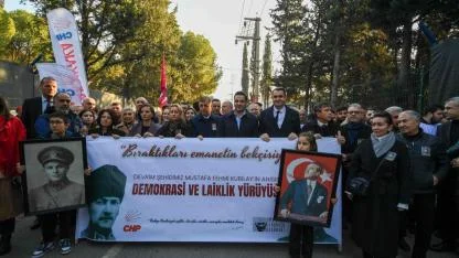 CHP İzmir Devrim Şehitlerini Andı
