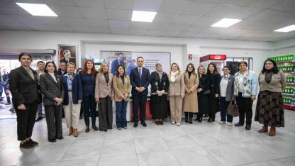 CHP Kadın Kolları Başkanı Asu Kaya’dan Başkan Eşki’ye sosyal belediyecilik övgüsü: “Bornova kadınların gücüyle dönüşen kent”