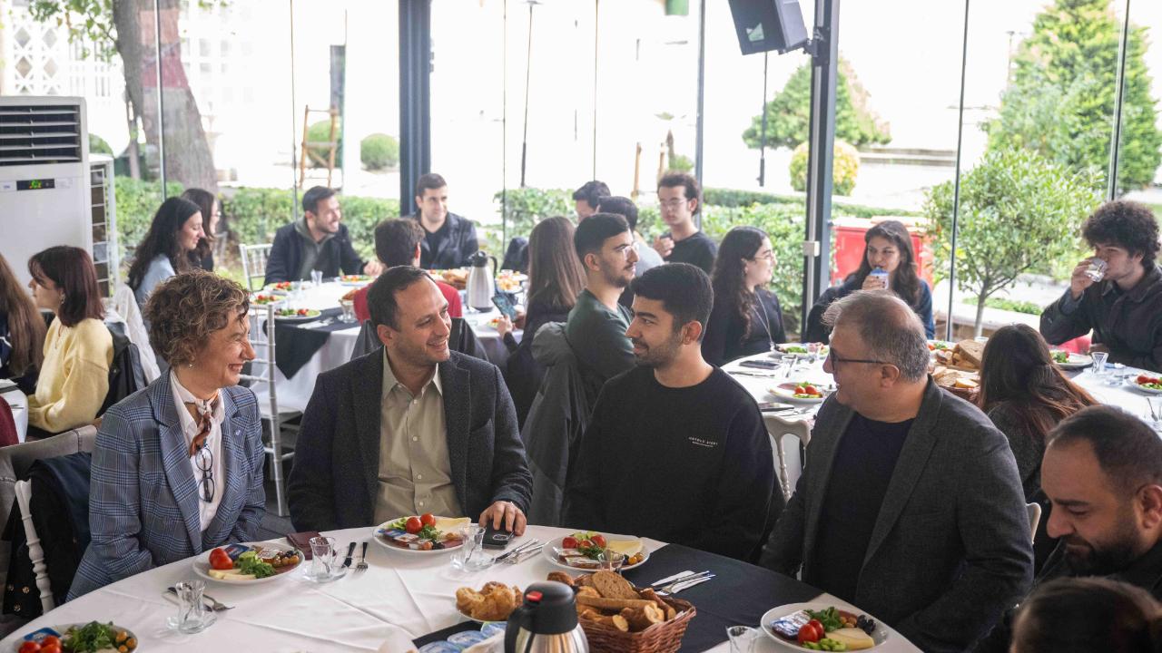 ÇYDD Bornova’da yeni üyelerle buluşma