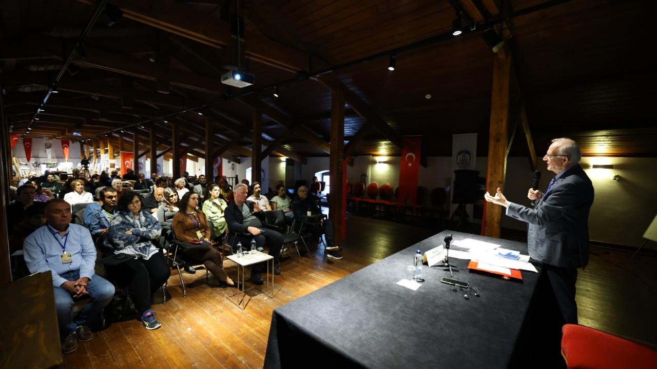 Efes Selçuk&#039;ta felsefe günleri, demokrasi ve adalet felsefe ışığında tartışıldı