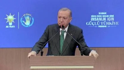 Erdoğan'dan Özel'e: İstanbul kaynaklarını yağmalayan suç örgütüne posta güvercinliği yapmayı marifet zanneden bu şahıs için nefes harcamak israf!