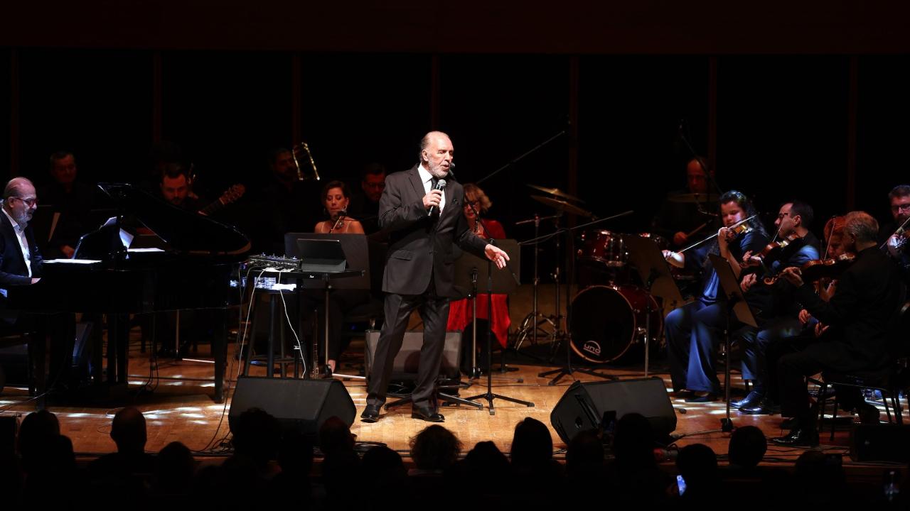 Fatih Erkoç söyledi İzmirliler eşlik etti