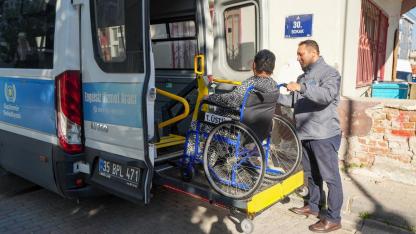 Gaziemir Belediyesi’nden engelli ve hasta yurttaşlara ücretsiz ulaşım desteği