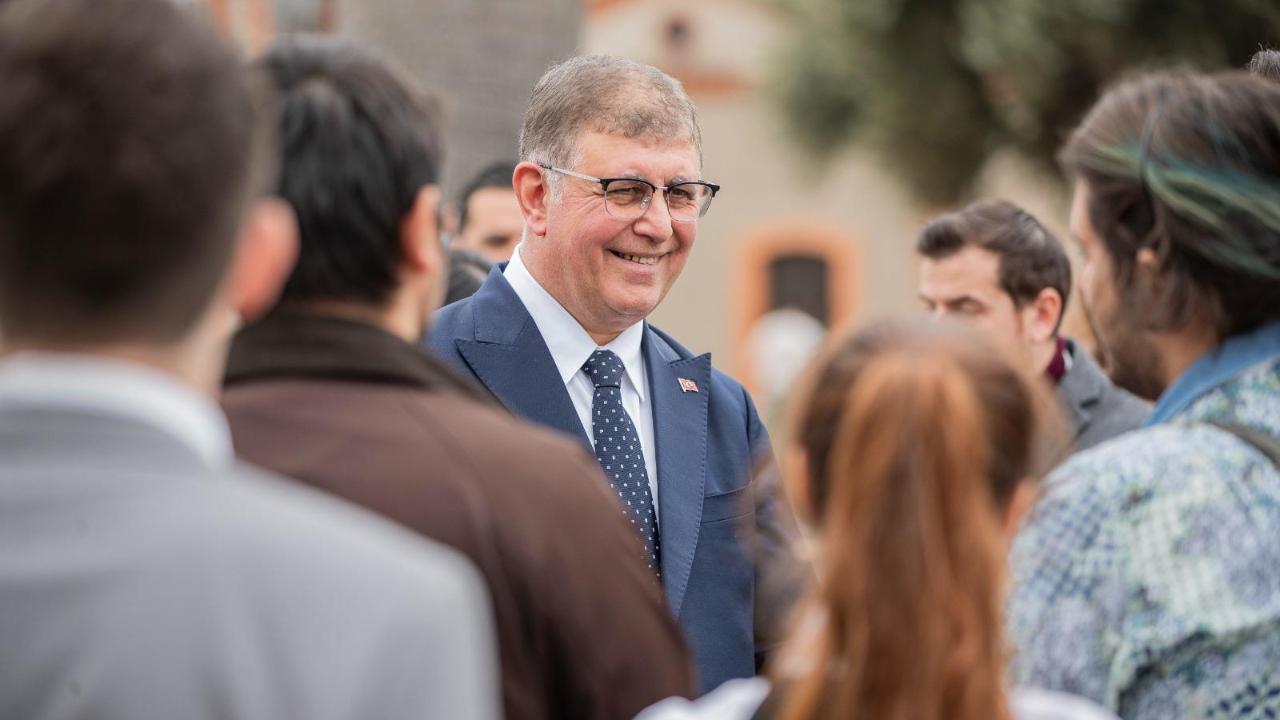 Gençlerin enerjisi İzmir’i dönüştürüyor