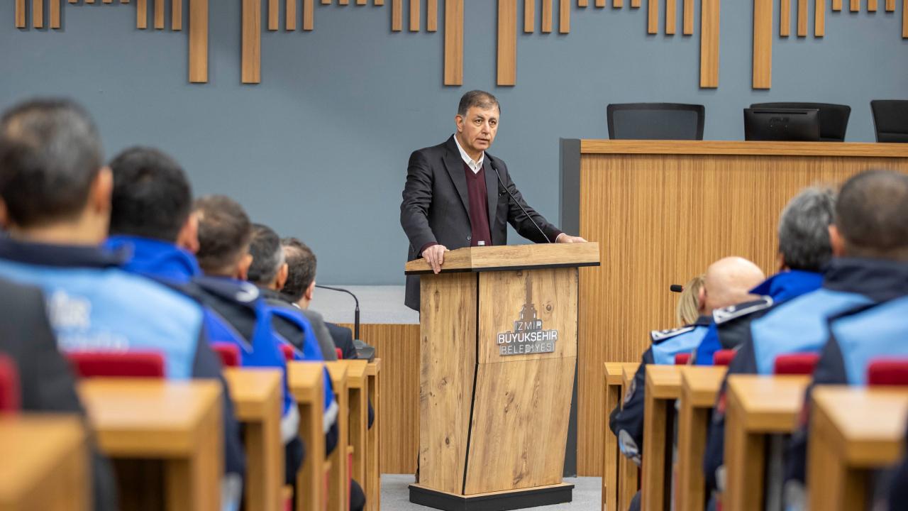 İzmir Büyükşehir Belediyesi ailesi yeni yılı kutladı: “İşimiz namusumuzdur, biz bu yola baş koyduk”