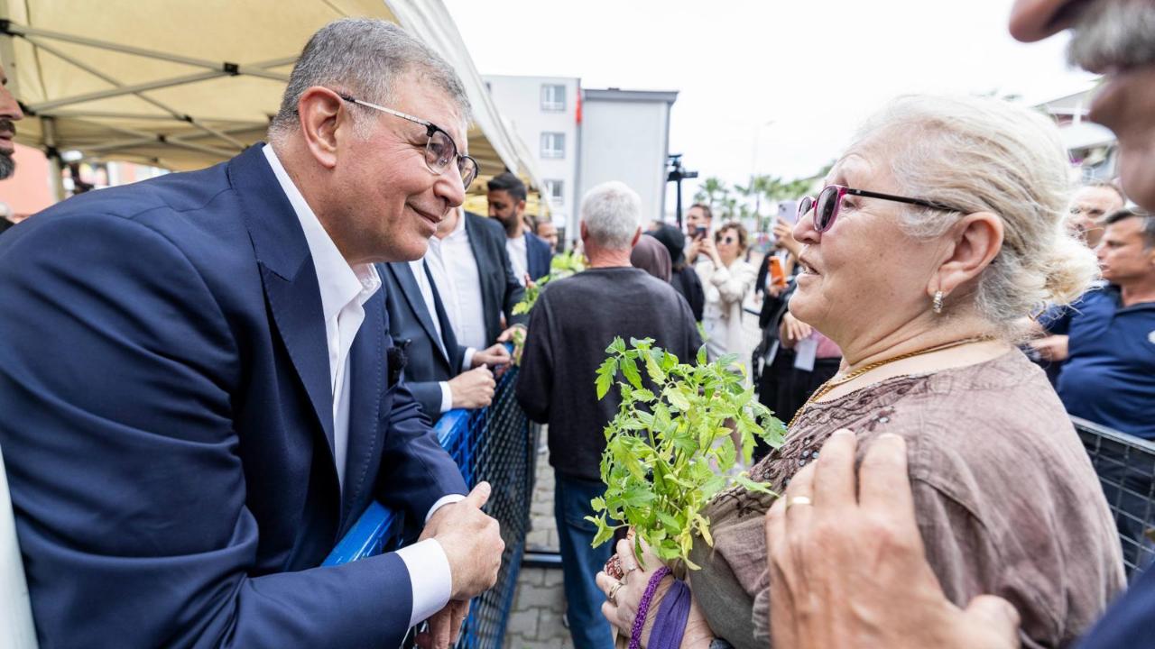 İzmir Büyükşehir Belediyesi üreticiye desteğini sürdürdü