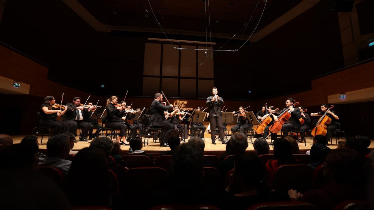 İzmir Oda Orkestrası dünyaca ünlü klarnetçi Barragán ile sahne aldı