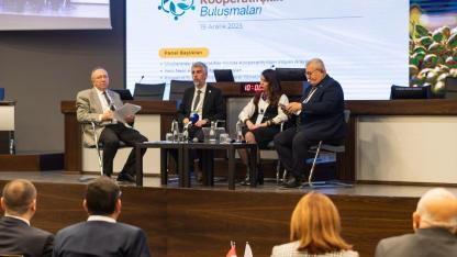 İzmir’de kooperatifçiliğe mercek tutuldu