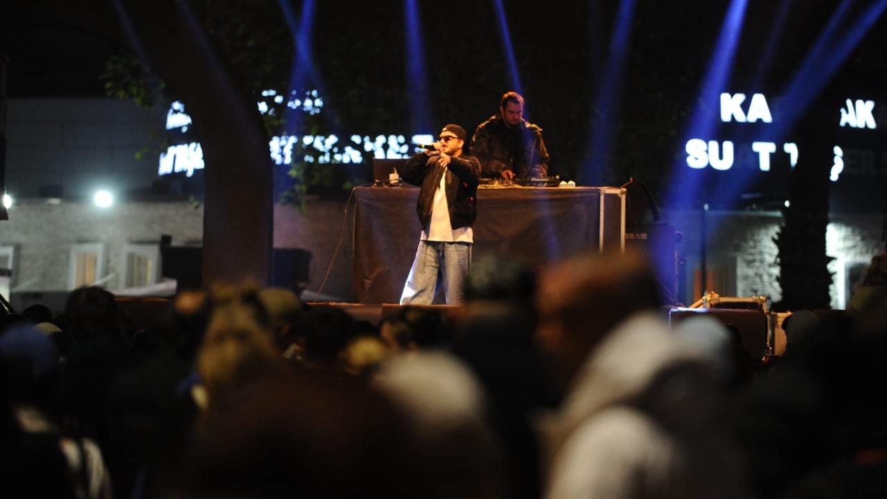 Karşıyaka Yeni Yıl Festivali’nde Anıl Piyancı coşkusu!