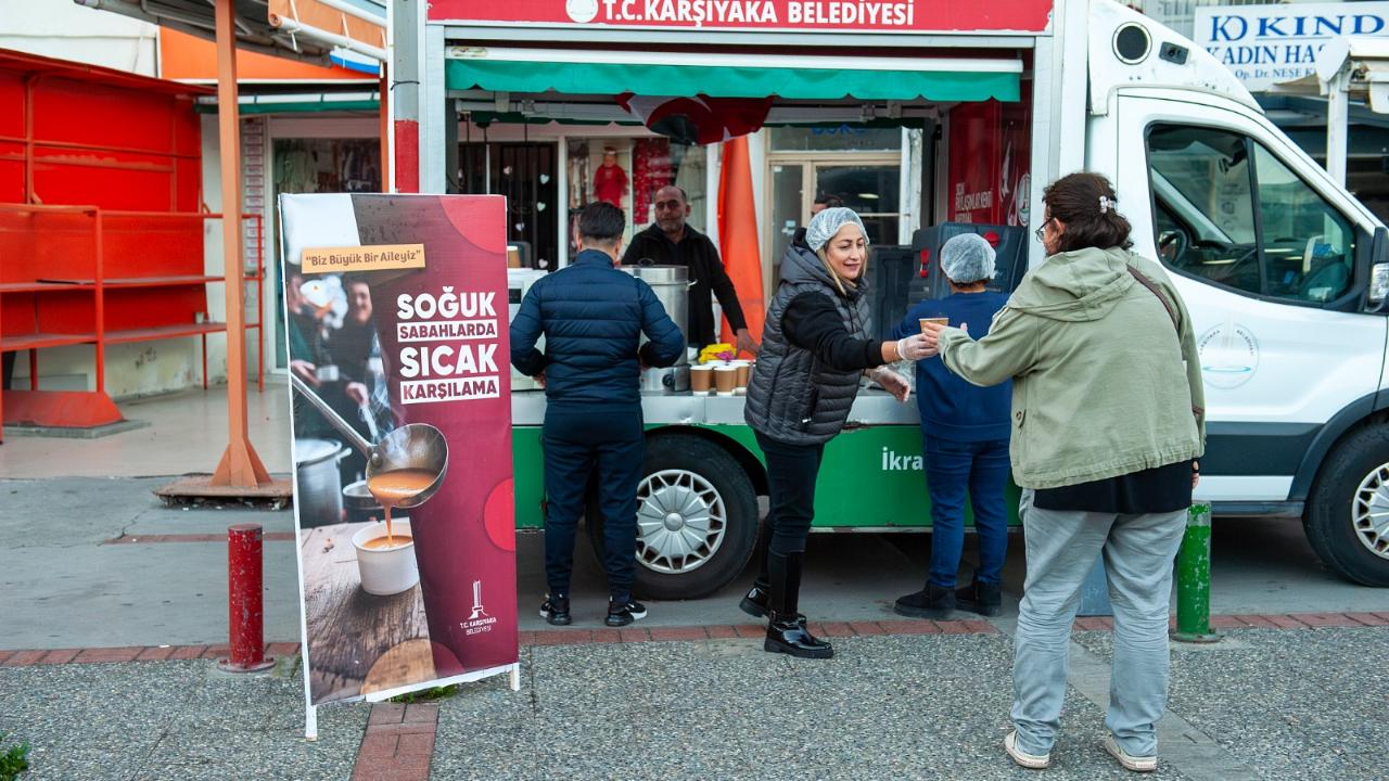 Karşıyaka’da soğuk sabahlara sıcak dokunuş: Çorba ikramı başladı