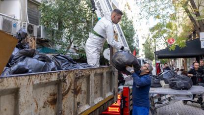 Konak Belediyesi’nden çöp ev operasyonu: 4 kamyon atık çıktı