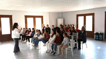 Menderes’te Çocuklara Tiyatro Eğitimi