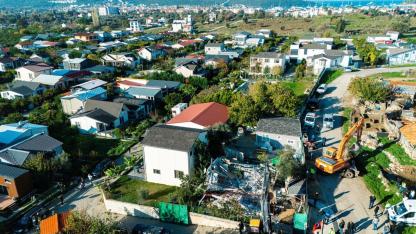 Seferihisar Belediyesi’nden “Kaçak Yapı” uyarısı, hobi bahçeleri yıkılıyor