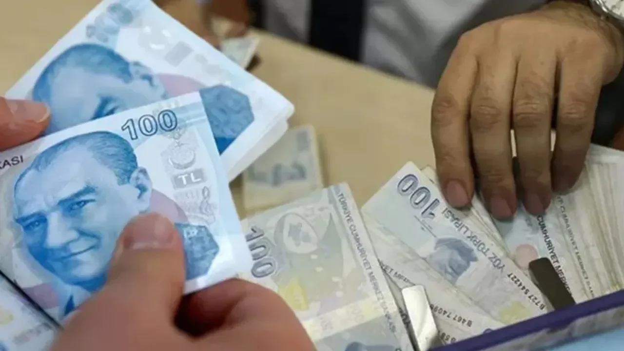 Son Dakika... Büyük tepki çeken üst düzey kamu görevlisine seyyanen zam geri çekildi!