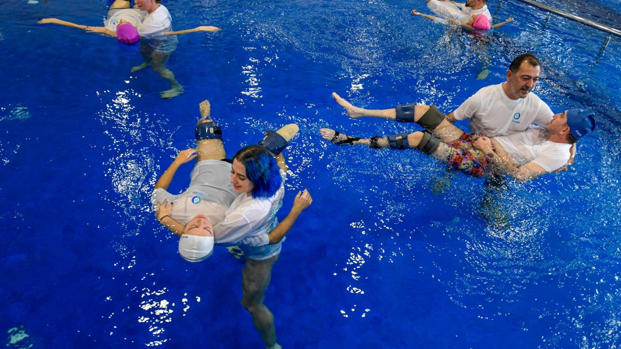 Suyun iyileştirici gücüyle engeller aşılıyor