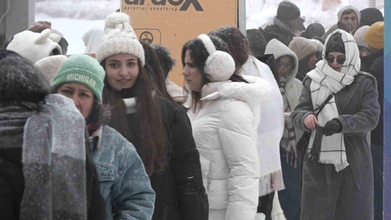 Uludağ’a yoğun kar yağdı, pistler doldu taştı