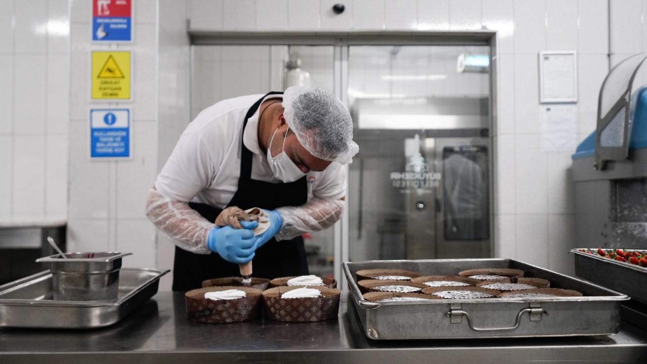 Yeni yıl pastaları bu yıl da Büyükşehir’den