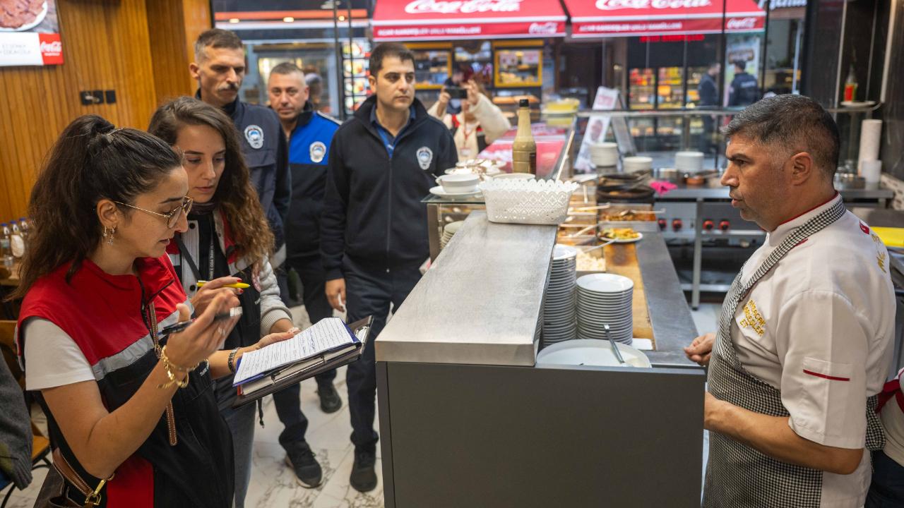 Zabıta ve Tarım ekiplerinden Tarihi Çarşı’da sıkı denetim