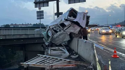 İzmir’de freni boşalan kamyon dehşet saçtı: 3 yaralı
