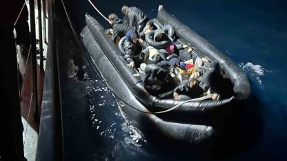 İzmir’de 33 göçmen kurtarıldı, 17 göçmen yakalandı