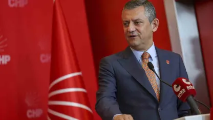 CHP Genel Başkanı Özel ile Saadet Partisi Genel Başkanı Arıkan bir araya geldi