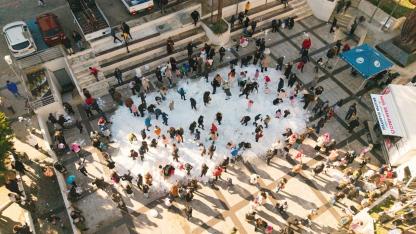 Balçova’da Kar Şenliği Coşkusu: Başkan Onur Yiğit Çocuklarla Kar Sevincine Ortak Oldu