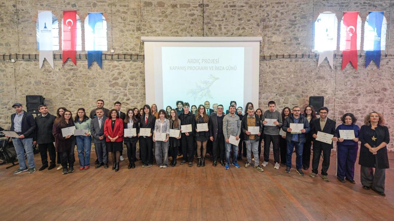 Birbirine tutunan hikâyeler: Ardıç Projesi kitaplaştı