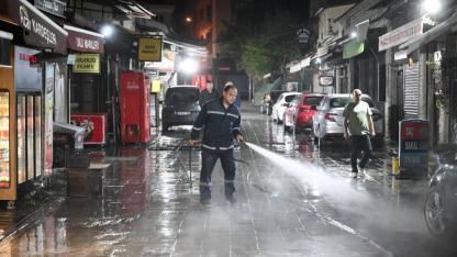 Bornova’da temizlik mesaisi hiç bitmiyor