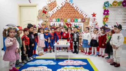 Bornovalı miniklerin Yeni Yıl coşkusu