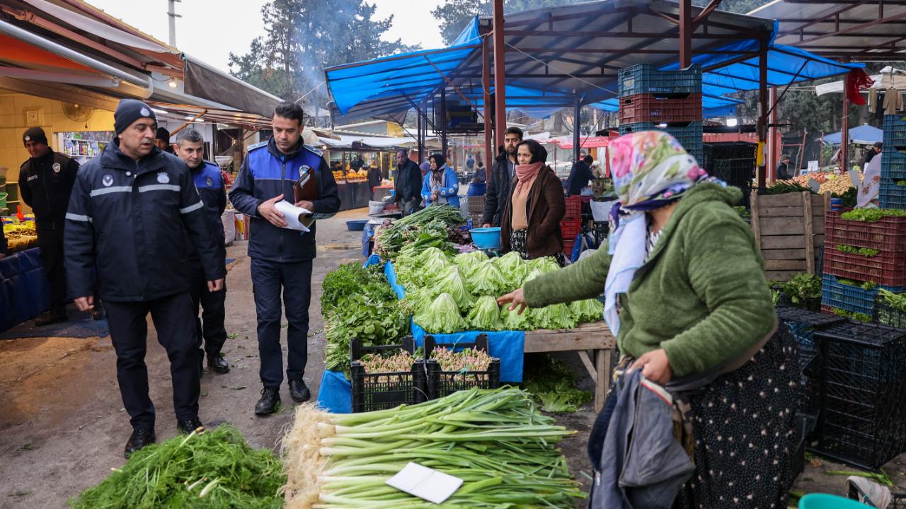 Buca Belediyesi’nden pazar yerlerinde “kayıt dışı” operasyonu