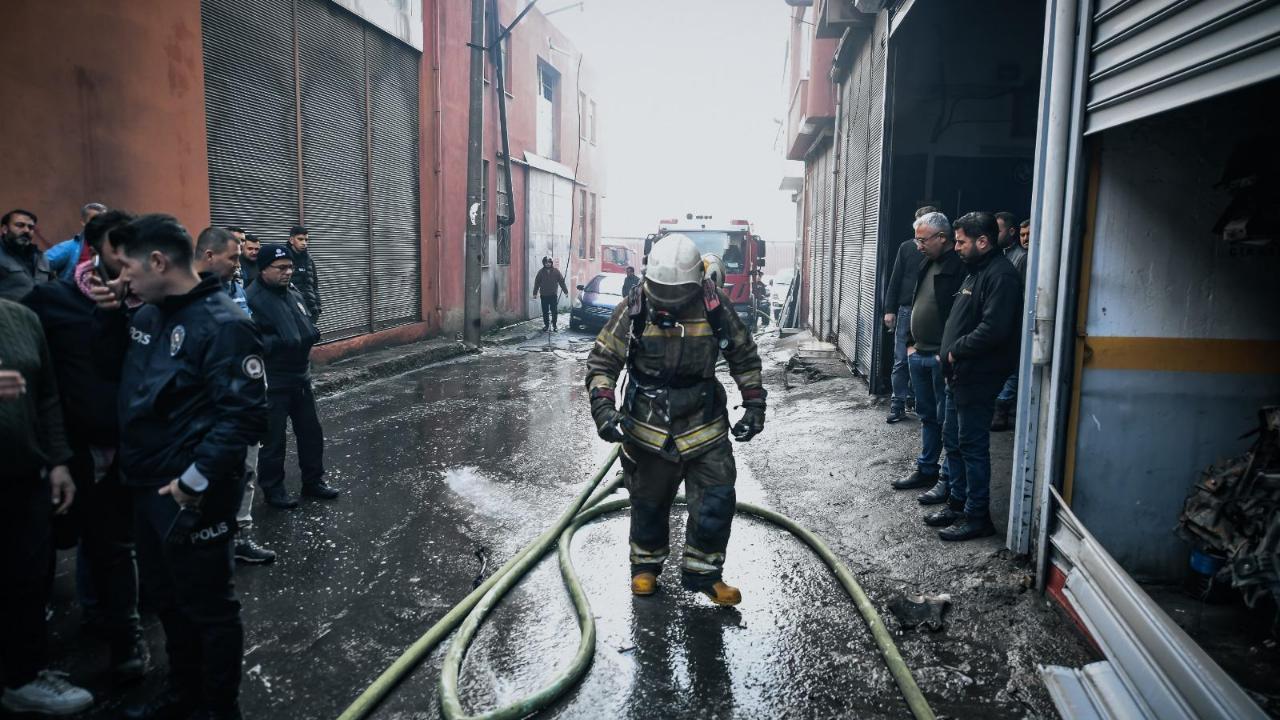 Buca’da depo yangını kısa sürede söndürüldü