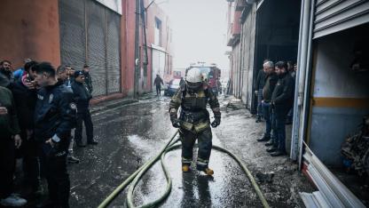 Buca’da depo yangını kısa sürede söndürüldü