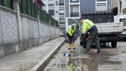 Çiğli Belediyesi Fırtına ve Sağanağa Karşı Seferber Oldu